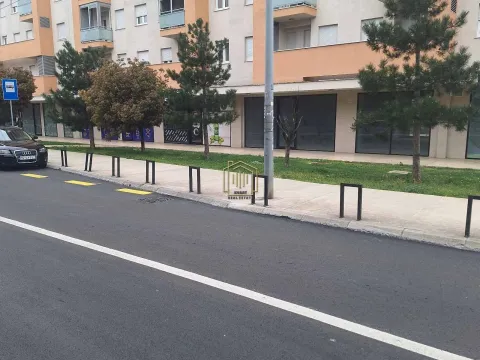 Rent, office space, 175m², City Kej, Podgorica - image 2