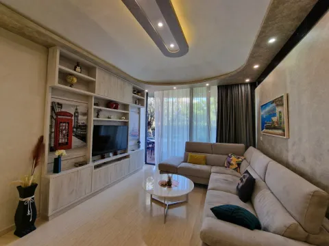 Izdavanje, jednosoban stan, 56m², Budva, Crna Gora - image 24