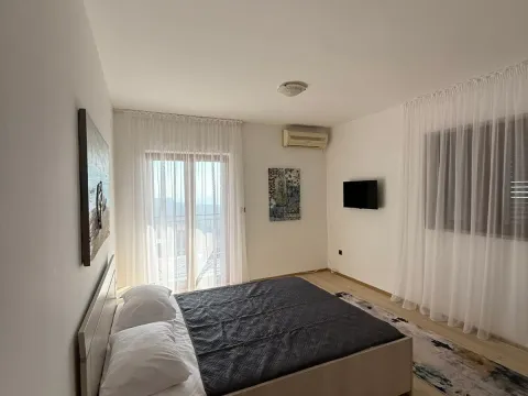 Izdavanje, kuća, 150m², Kuljače, Budva - image 12