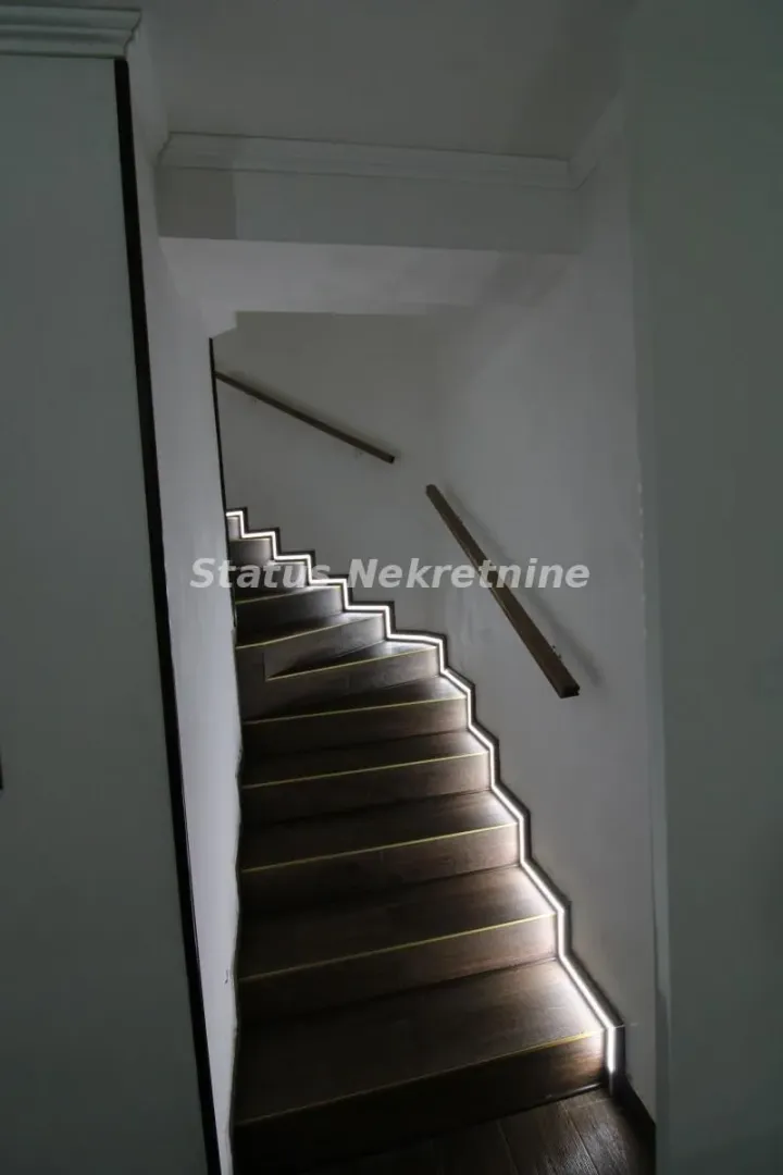 Prodaja, kuća, 354m², Ledinci, Petrovaradin