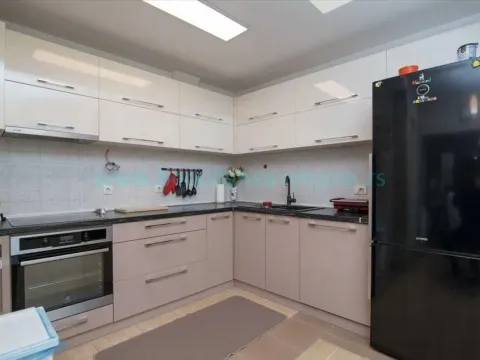 Izdavanje, trosoban stan, 70m², Čubura, Beograd - image 12