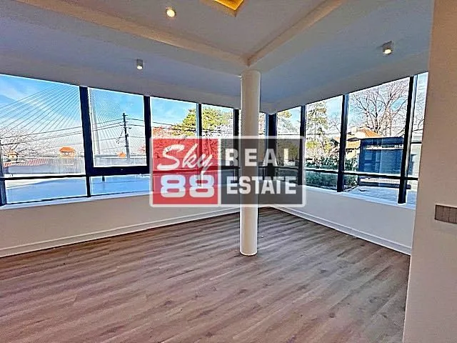 Izdavanje, četvorosoban stan, 156m², Savski Venac, Beograd