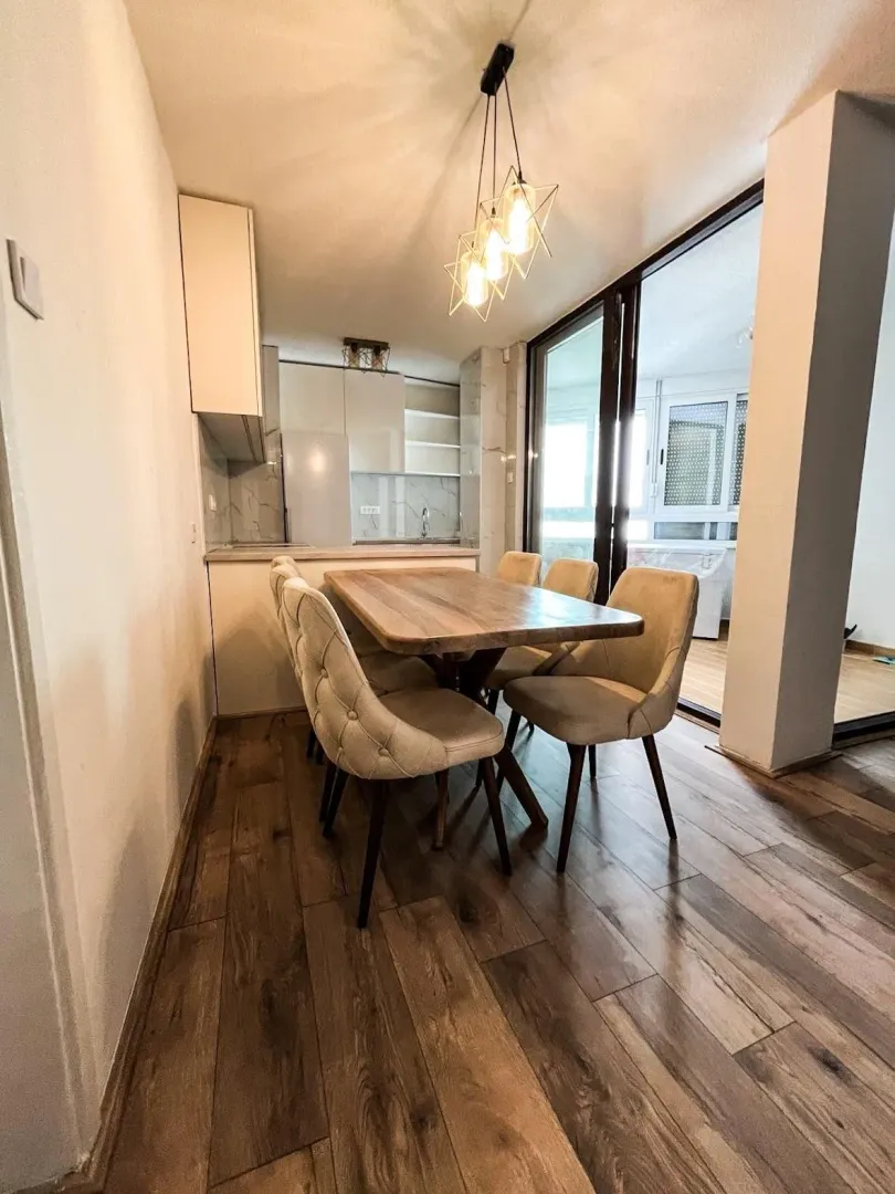 Izdavanje, dvosoban stan, 75m², Blok 6, Podgorica