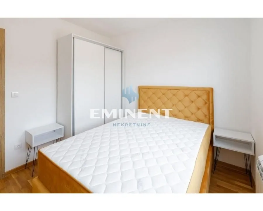 Izdavanje, dvosoban stan, 40m², Zemun Gornji Grad, Zemun Sve Podlokacije
