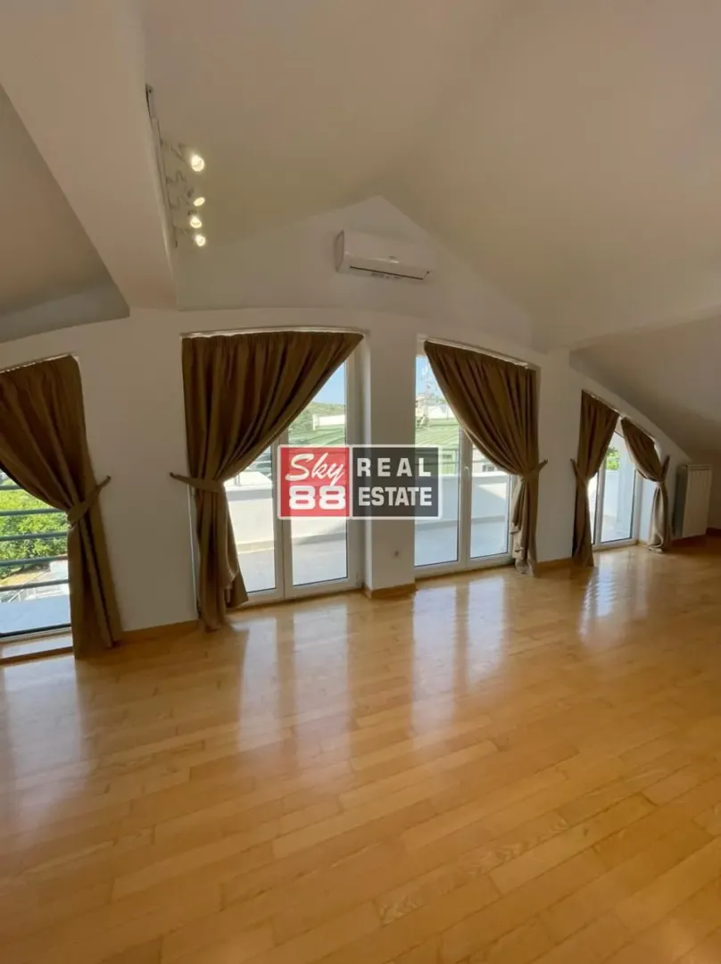Izdavanje, kuća, 210m², Savski Venac, Beograd