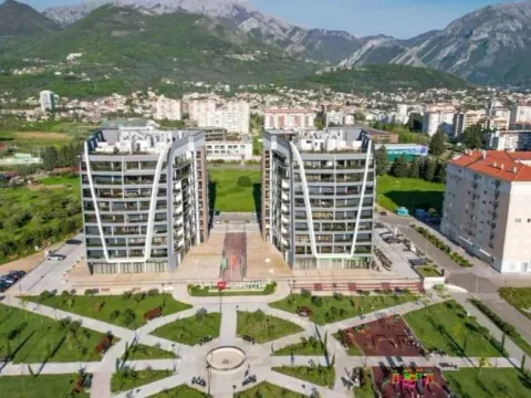 Prodaja, dvosoban stan, 77m², Centar, Bar - image 1