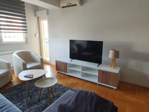 Izdavanje, stan, 52m², City Kvart, Podgorica - image 11