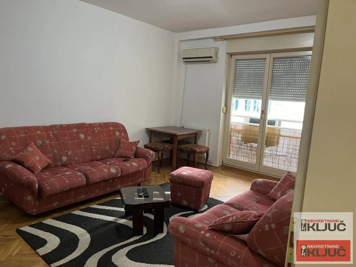 Izdavanje, jednosoban stan, 29m², Bulevar Oslobodjenja, Novi Sad Sve Podlokacije