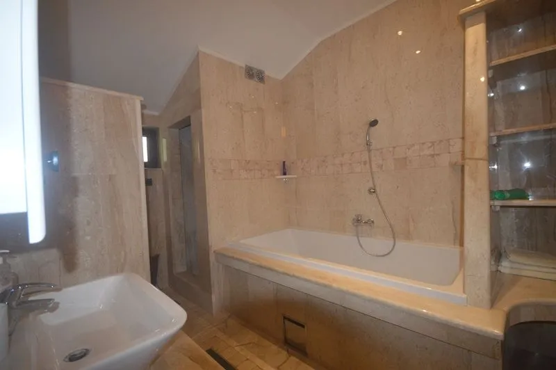 Sale, house, 230m², Stoliv, Kotor