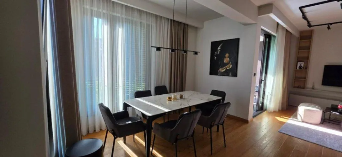 Izdavanje, trosoban stan, 85m², Vezirov Most, Podgorica