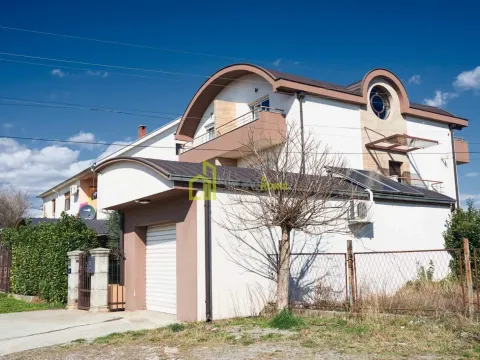Prodaja, kuća, 255m², Vranići, Podgorica - image 18