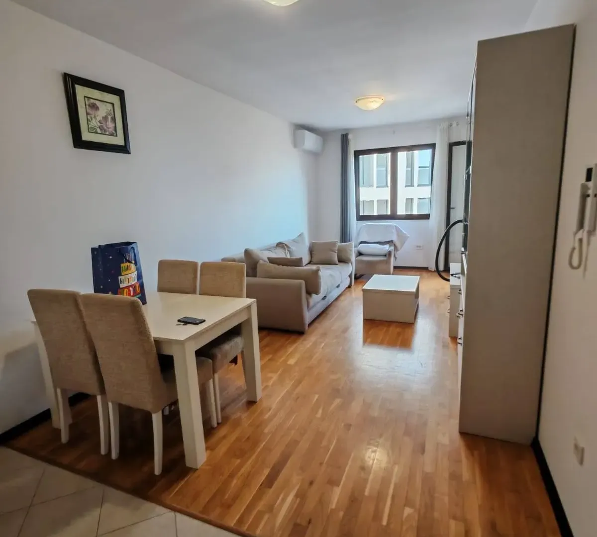 Rent, one bedroom apartment, 45m², Bečići, Budva