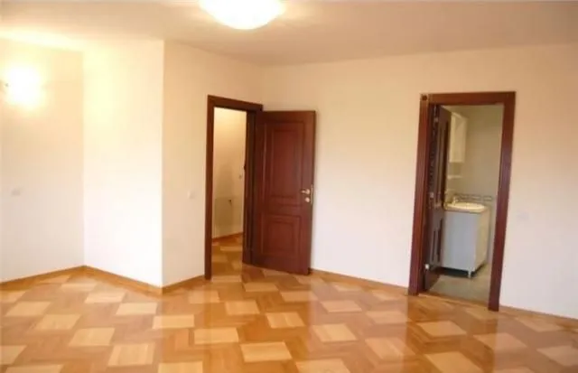 Izdavanje, stan, 300m², Savski Venac, Beograd