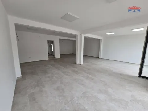 Izdavanje, poslovni prostor, 110m², Centar, Inđija - image 4
