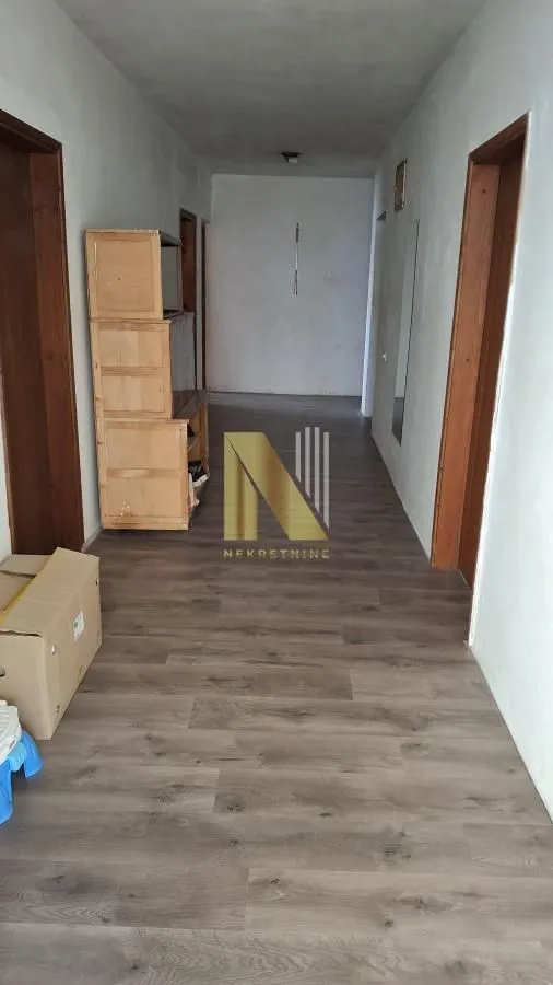 Sale, house, 450m², Veternik, Novi Sad Sve Podlokacije