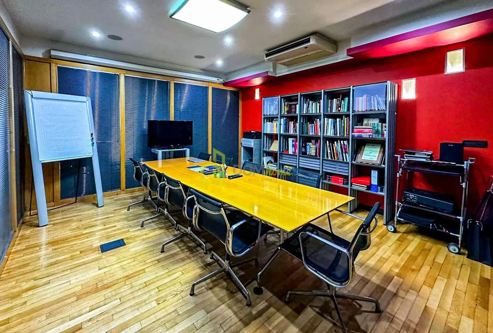 Izdavanje, poslovni prostor, 222m², Centar, Podgorica