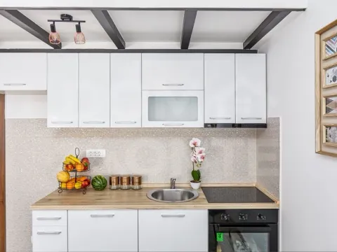 Izdavanje, dvosoban stan, 52m², Tivat, Crna Gora - image 6