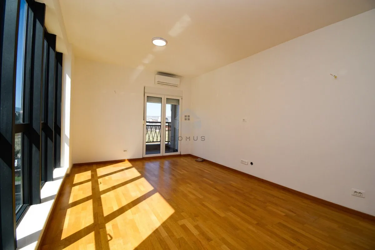 Rent, office space, 74m², Stari Aerodrom, Podgorica