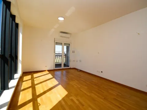 Rent, office space, 74m², Stari Aerodrom, Podgorica - image 2