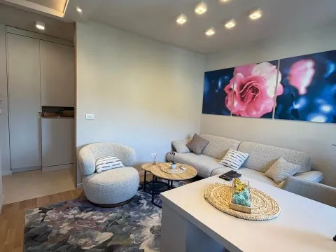 Rent, one bedroom apartment, 45m², Centar, Tivat - image 12