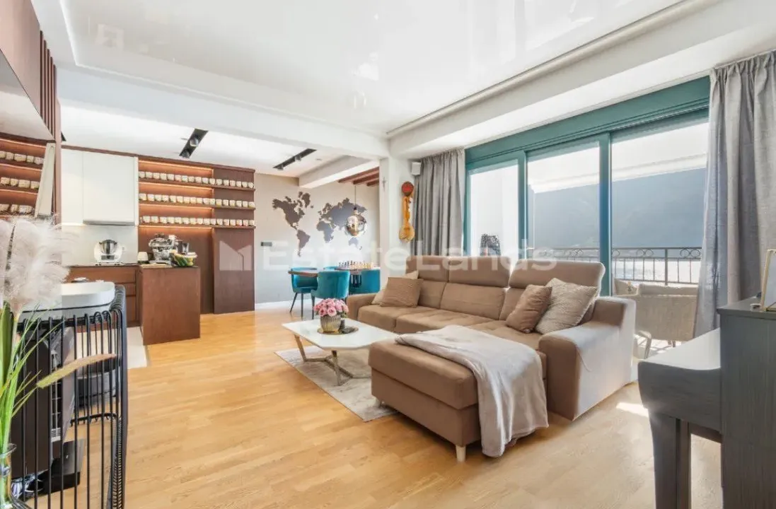 Sale, two bedroom apartment, 85m², Dobrota, Kotor