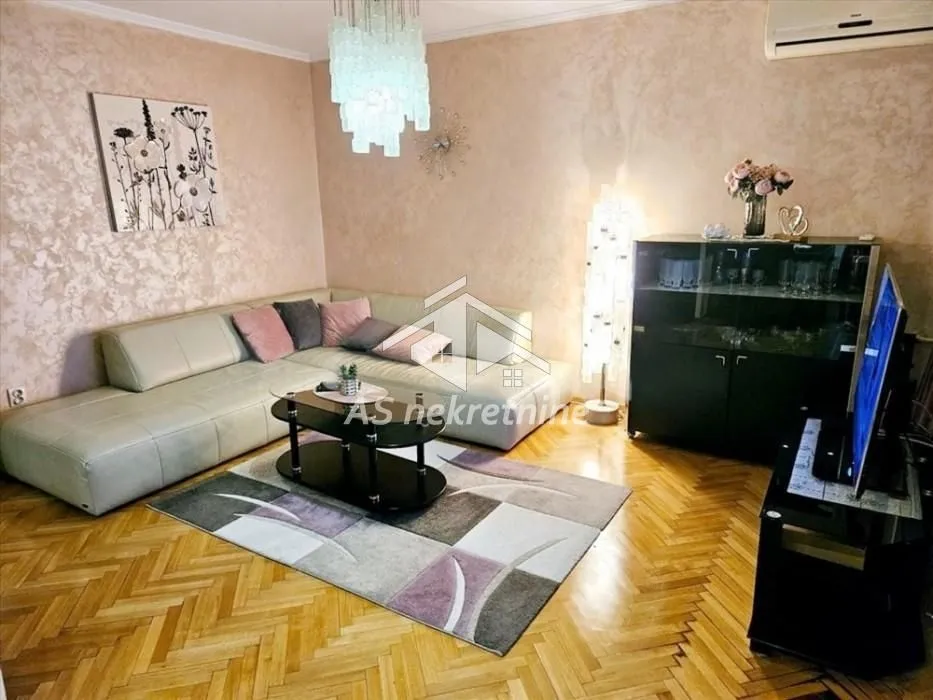 Izdavanje, trosoban stan, 85m², Slavija, Vračar Sve Podlokacije