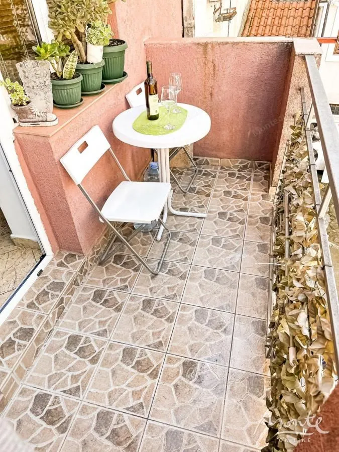 Prodaja, dvosoban stan, 60m², Škaljari, Kotor