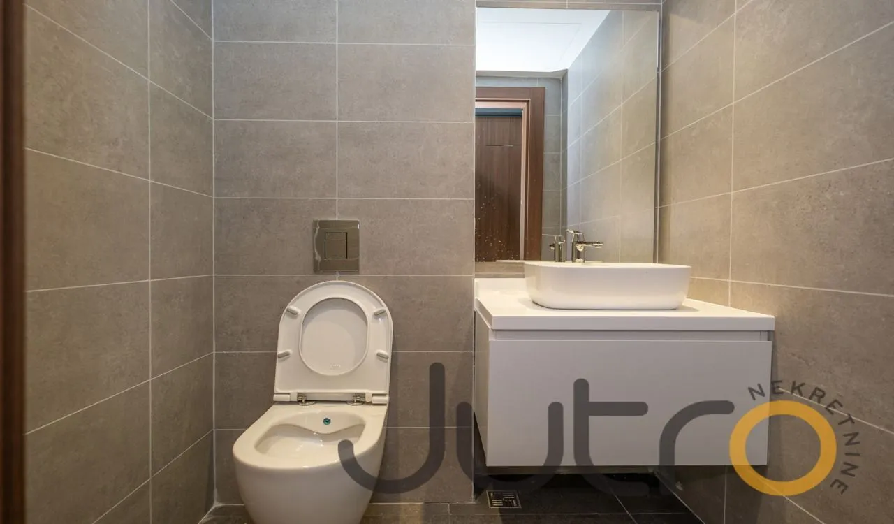 Prodaja, poslovni prostor, 2542m², Podgorica, Crna Gora