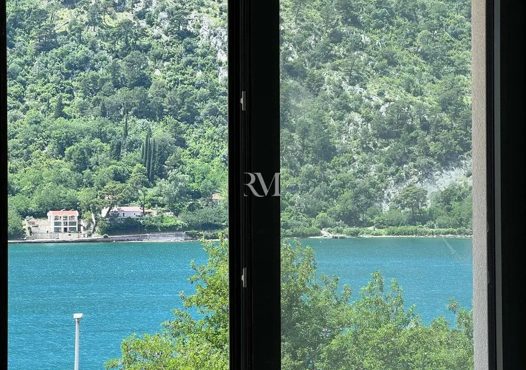 Prodaja, jednosoban stan, 46m², Dobrota, Kotor