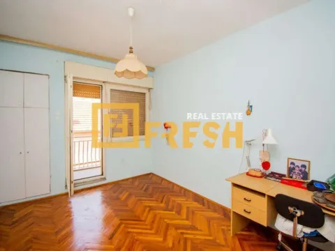 Izdavanje, kuća, 214m², Tološi, Podgorica - image 14