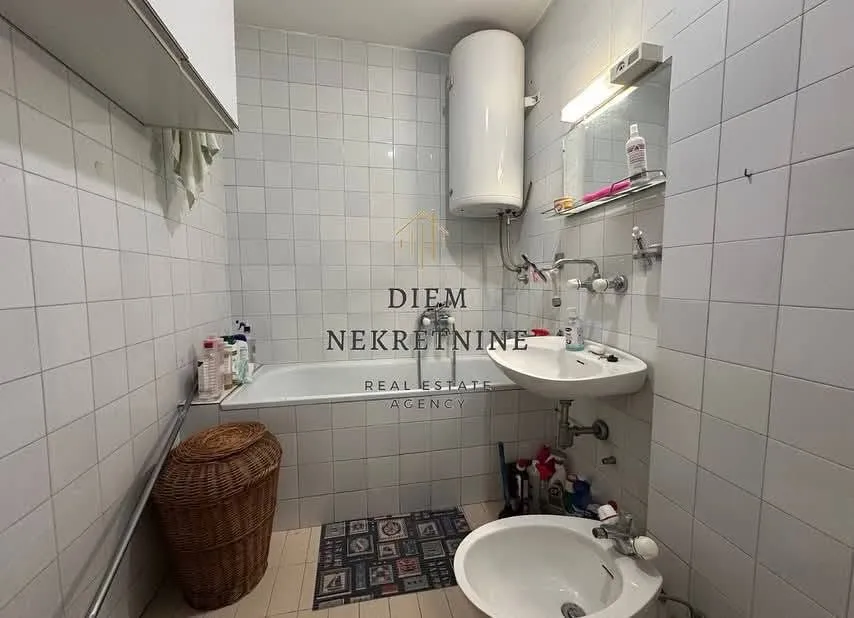 Sale, two bedroom apartment, 82m², Centar, Bar