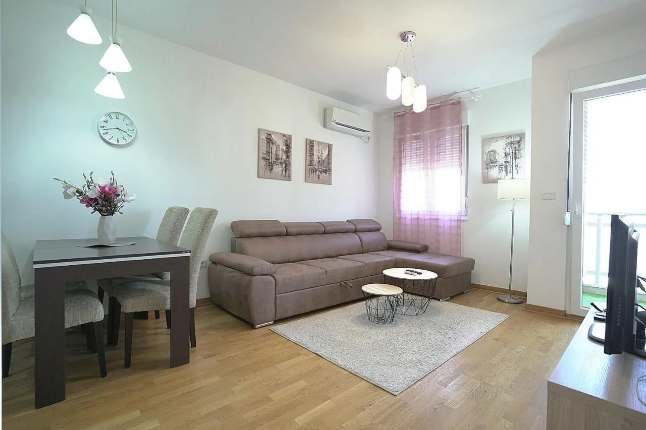 Izdavanje, jednosoban stan, 46m², City Kvart, Podgorica