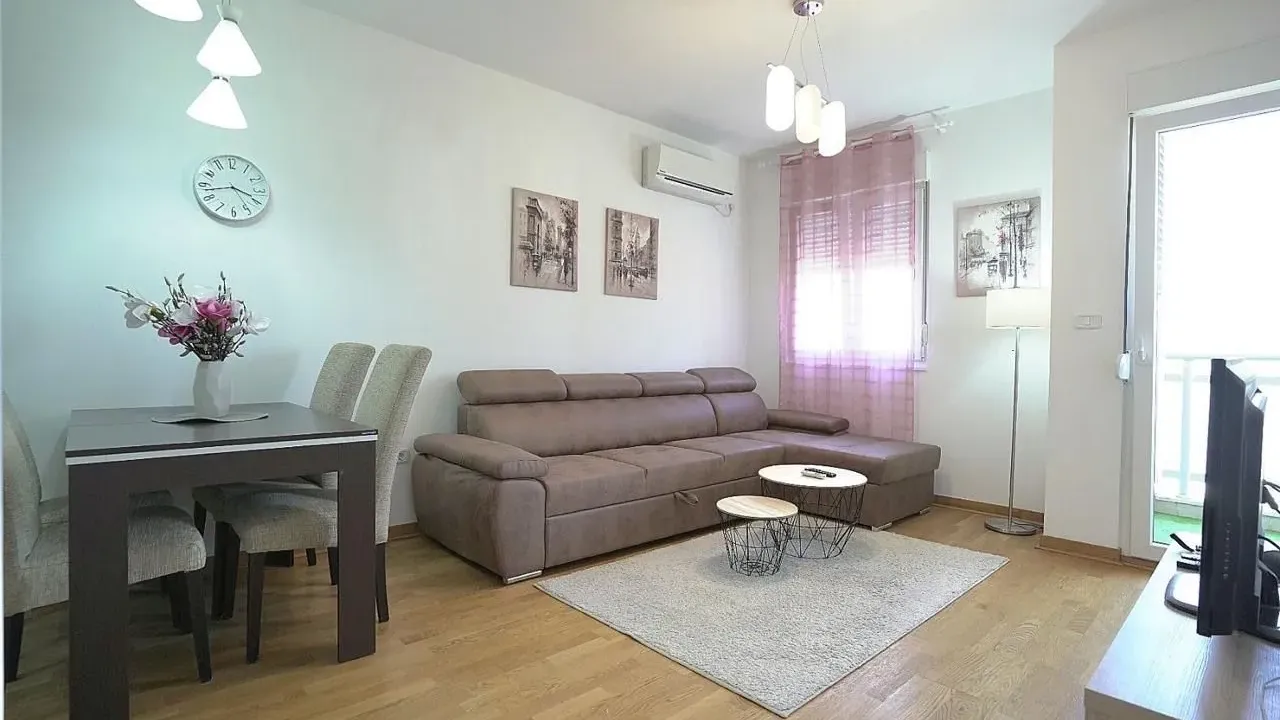 Izdavanje, jednosoban stan, 46m², City Kvart, Podgorica