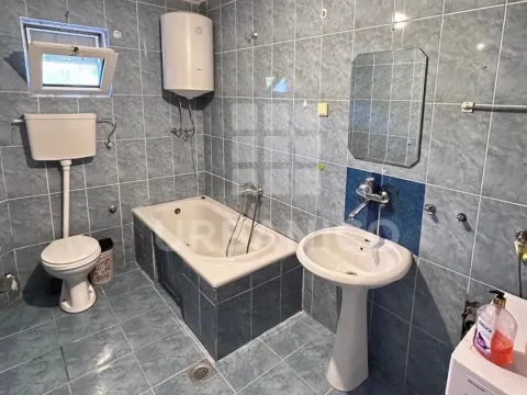 Izdavanje, dvosoban stan, 100m², Tološi, Podgorica - image 6