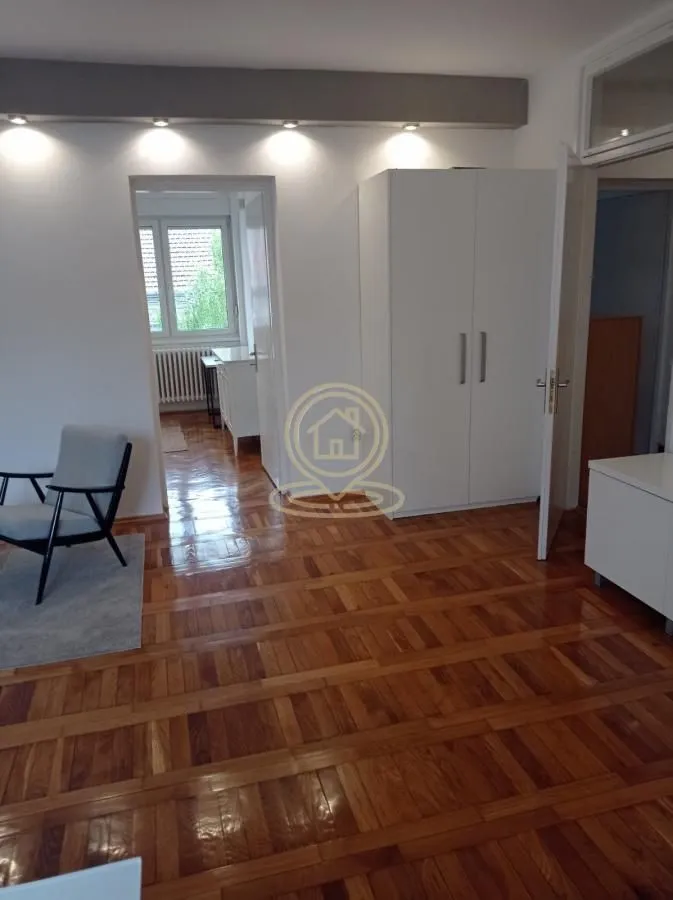 Izdavanje, trosoban stan, 82m², Centar, Novi Sad