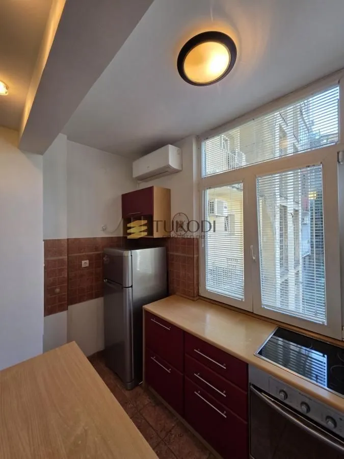 Izdavanje, jednosoban stan, 43m², Vračar Sve Podlokacije, Beograd