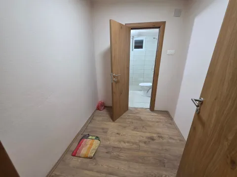 Rent, office space, 100m², Dalmatinska ulica, Podgorica - image 11