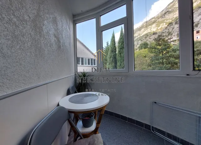 Prodaja, dvosoban stan, 48m², Dobrota, Kotor