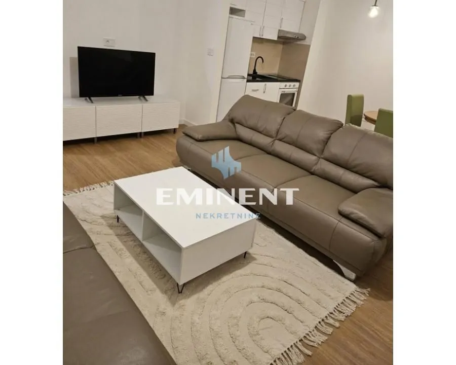 Izdavanje, trosoban stan, 69m², Šumice, Beograd