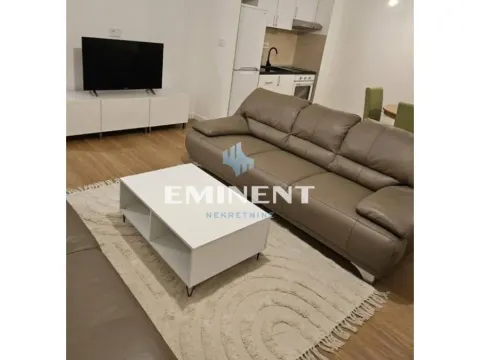 Izdavanje, trosoban stan, 69m², Šumice, Beograd - image 1