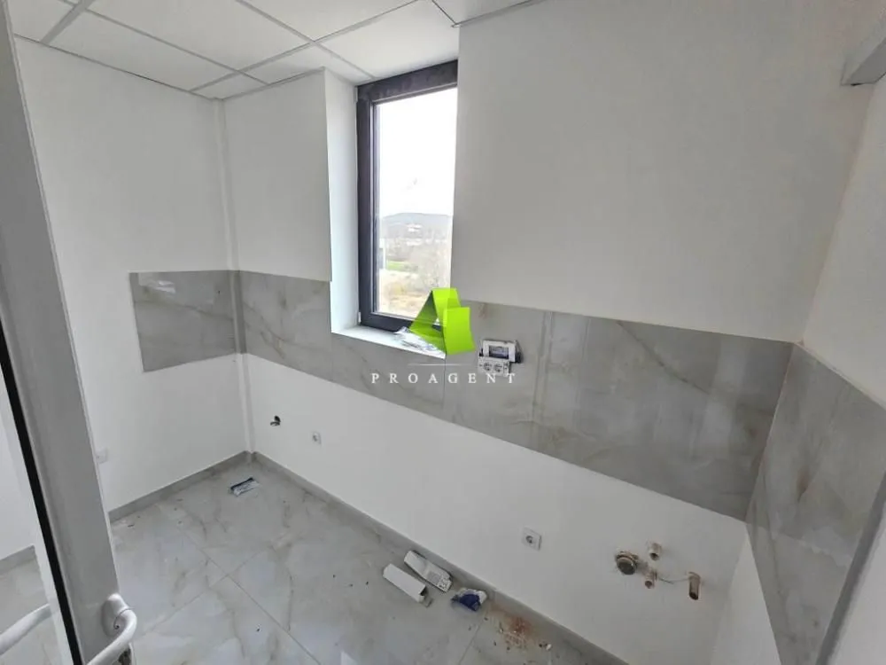 Rent, office space, 1200m², Pantelej, Niš