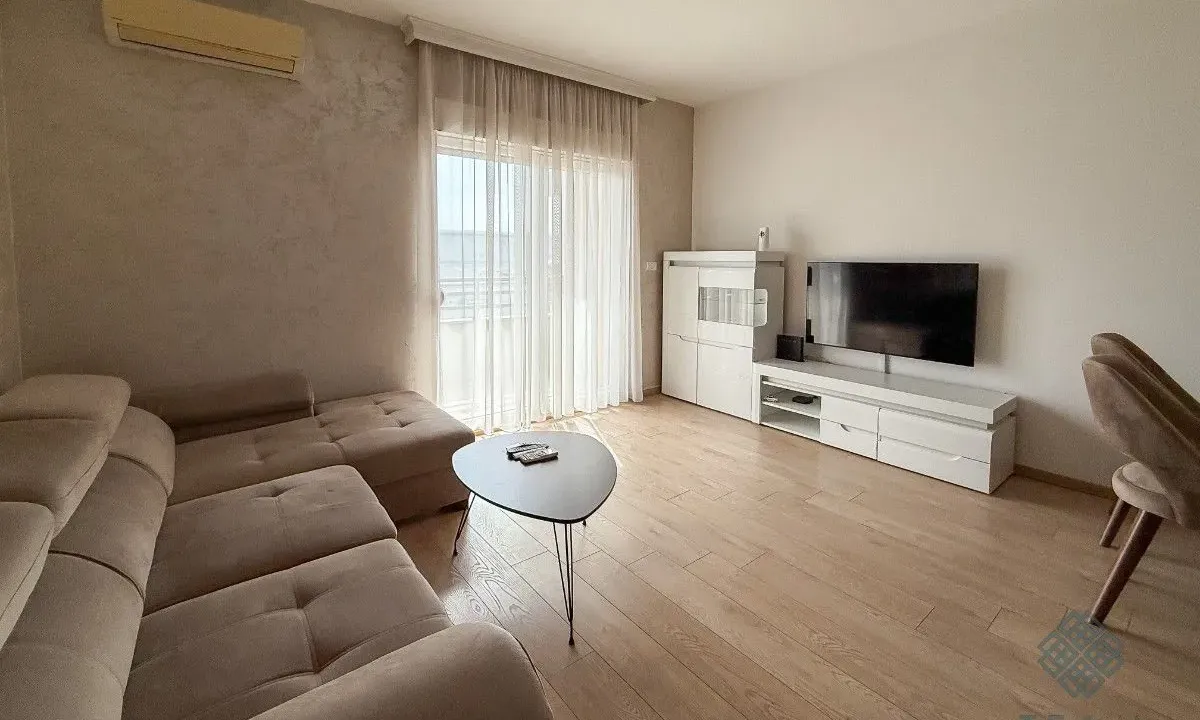 Izdavanje, dvosoban stan, 75m², City Kvart, Podgorica