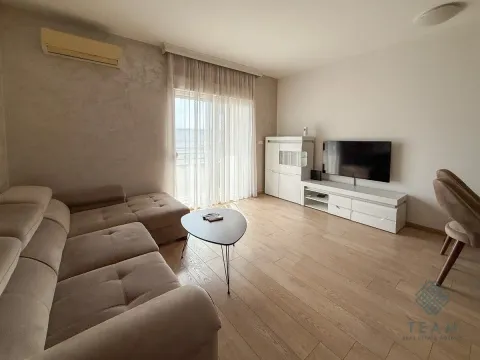 Izdavanje, dvosoban stan, 75m², City Kvart, Podgorica - image 1