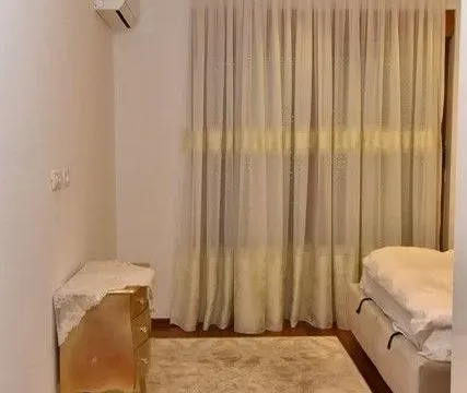 Izdavanje, četvorosoban stan, 130m², Centar, Podgorica - image 12