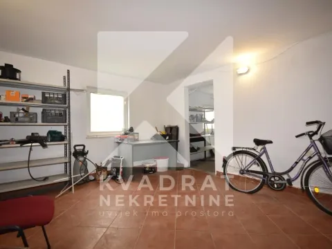 Izdavanje, kuća, 300m², Ibričevina, Podgorica - image 21