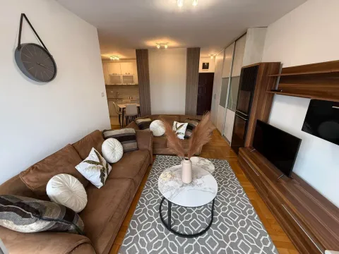 Izdavanje, stan, 43m², City Kvart, Podgorica - image 1