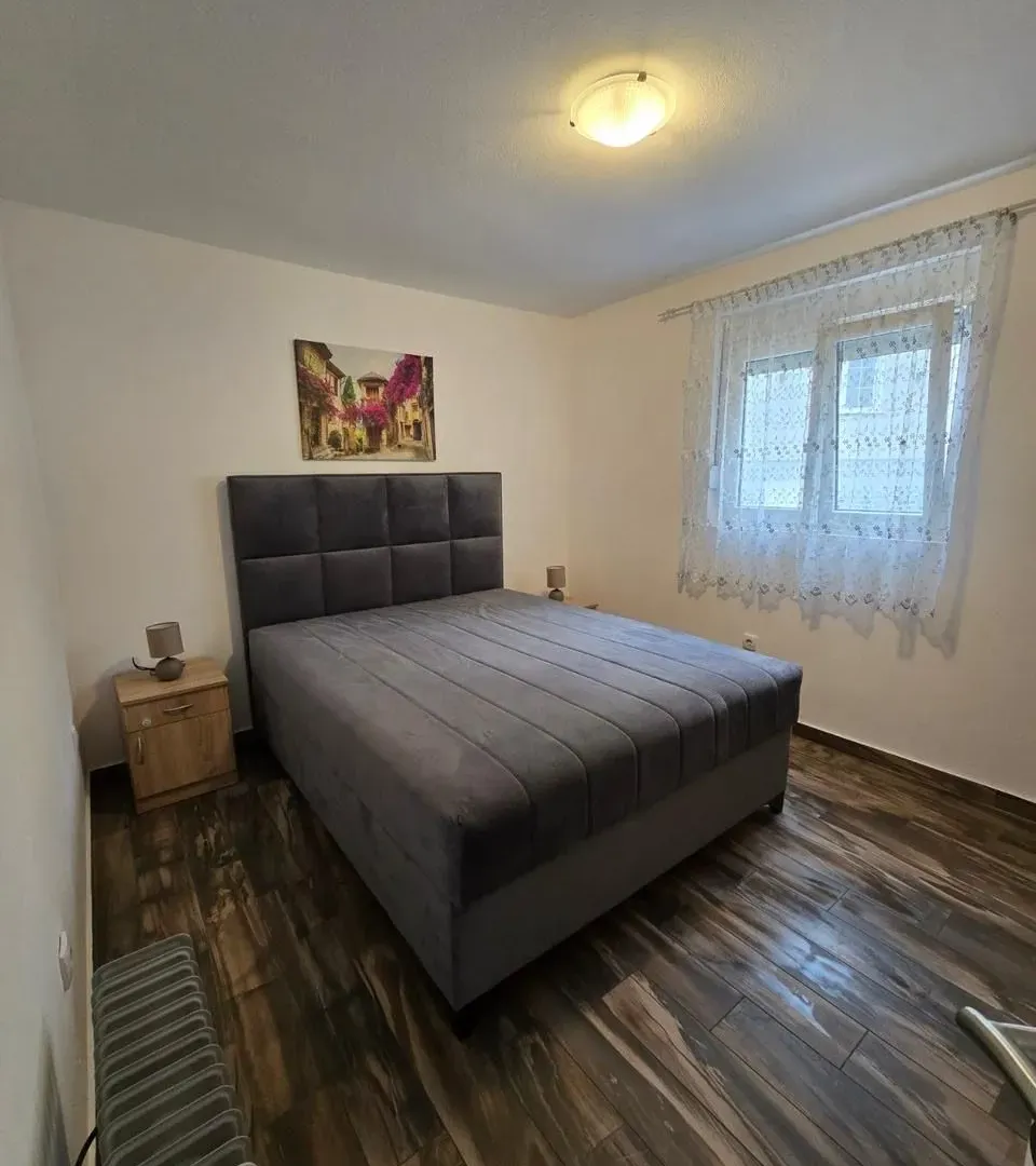 Izdavanje, jednosoban stan, 65m², Gradiošnica, Tivat