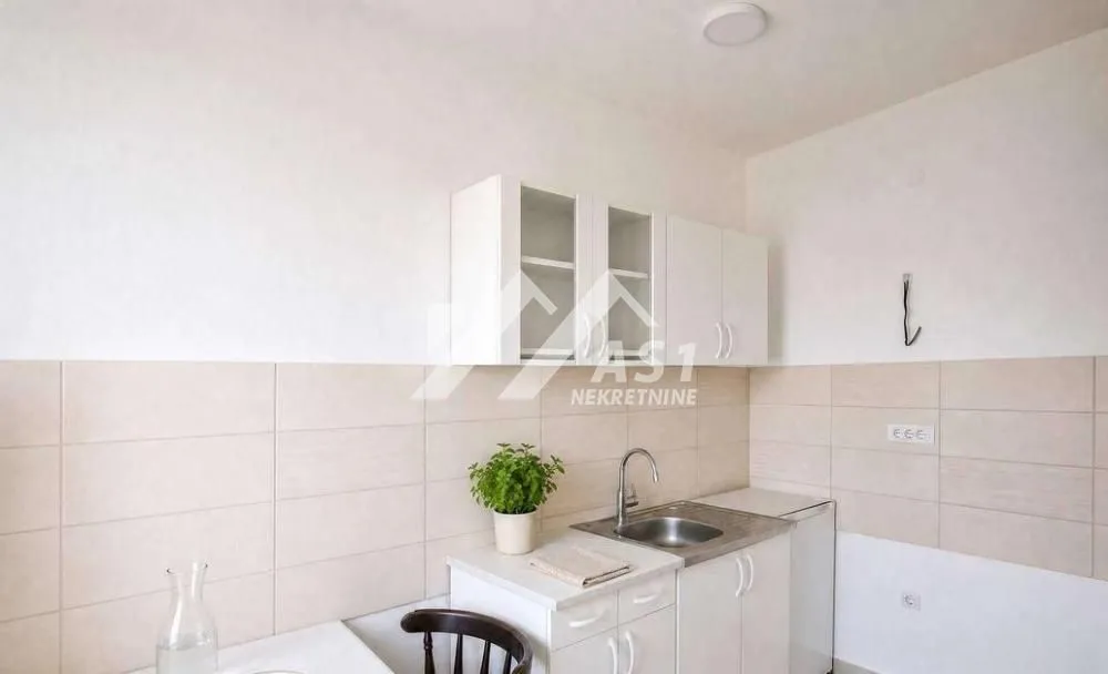 Izdavanje, trosoban stan, 74m², Podbara, Novi Sad Sve Podlokacije