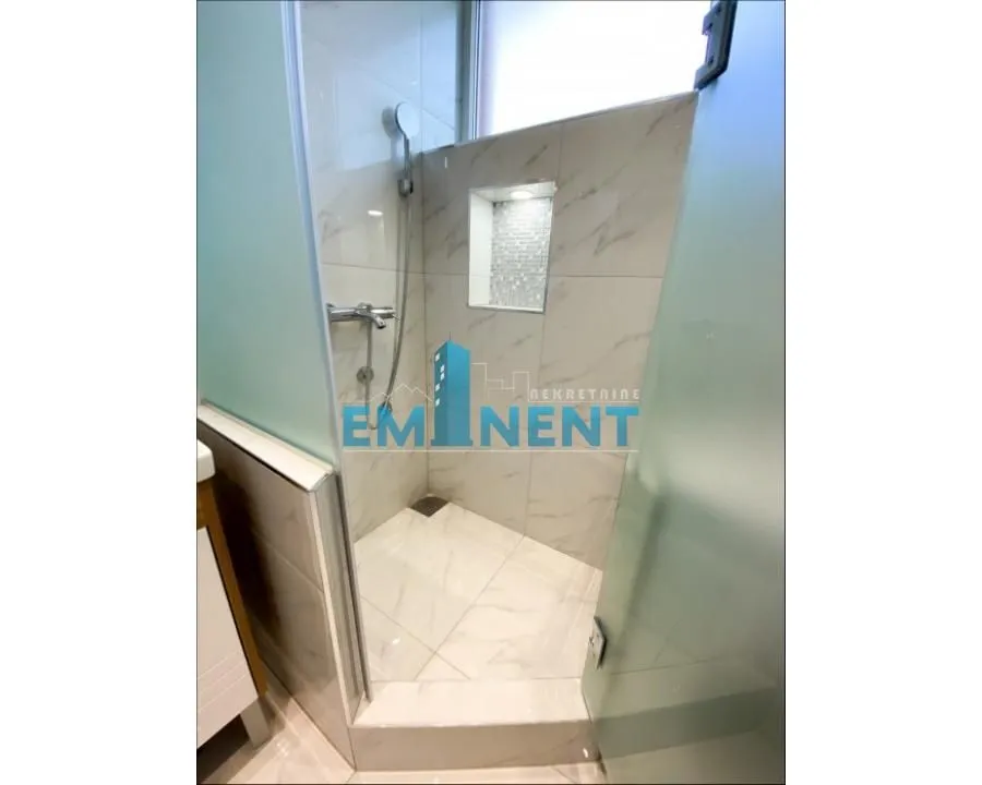 Izdavanje, dvosoban stan, 51m², Savski Venac, Beograd