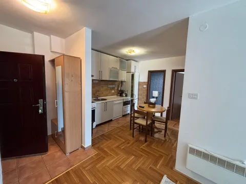 Rent, two bedroom apartment, 60m², 1 maj, Podgorica - image 4